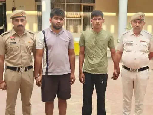 पलवल : अपहरण की झूठी सूचना देकर थाने में किया हंगामा, दो भाई गिरफ्तार