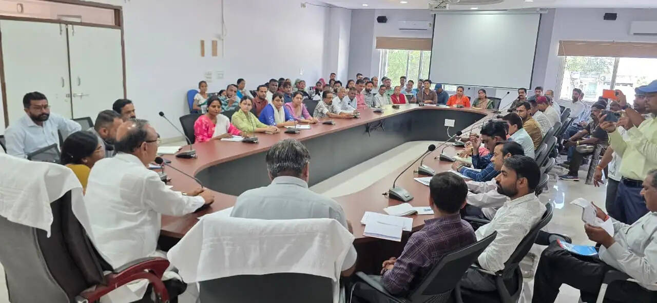 नगर परिषद में अब फाइलें नहीं अटकेंगी, सात दिन में निस्तारण के निर्देश, ड्रेस कोड लागू करने की तैयारी