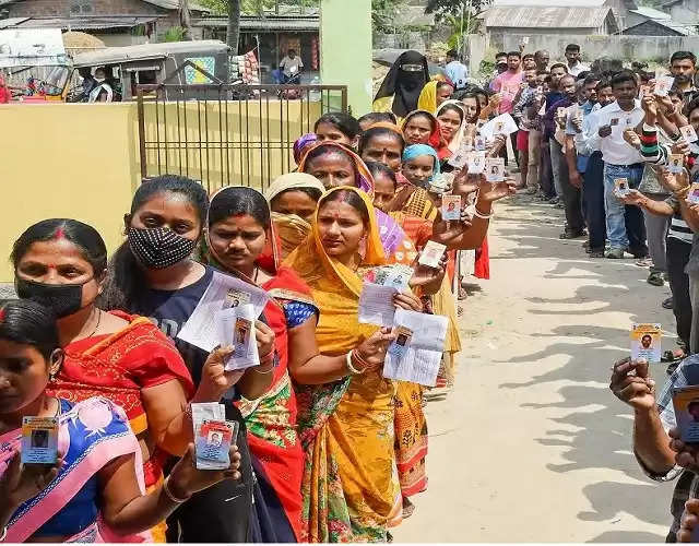बंगाल में आठ लोकसभा सीटों पर 75.66 फीसदी वोटिंग, कई स्टार कैंडिडेट्स की किस्मत ईवीएम में कैद