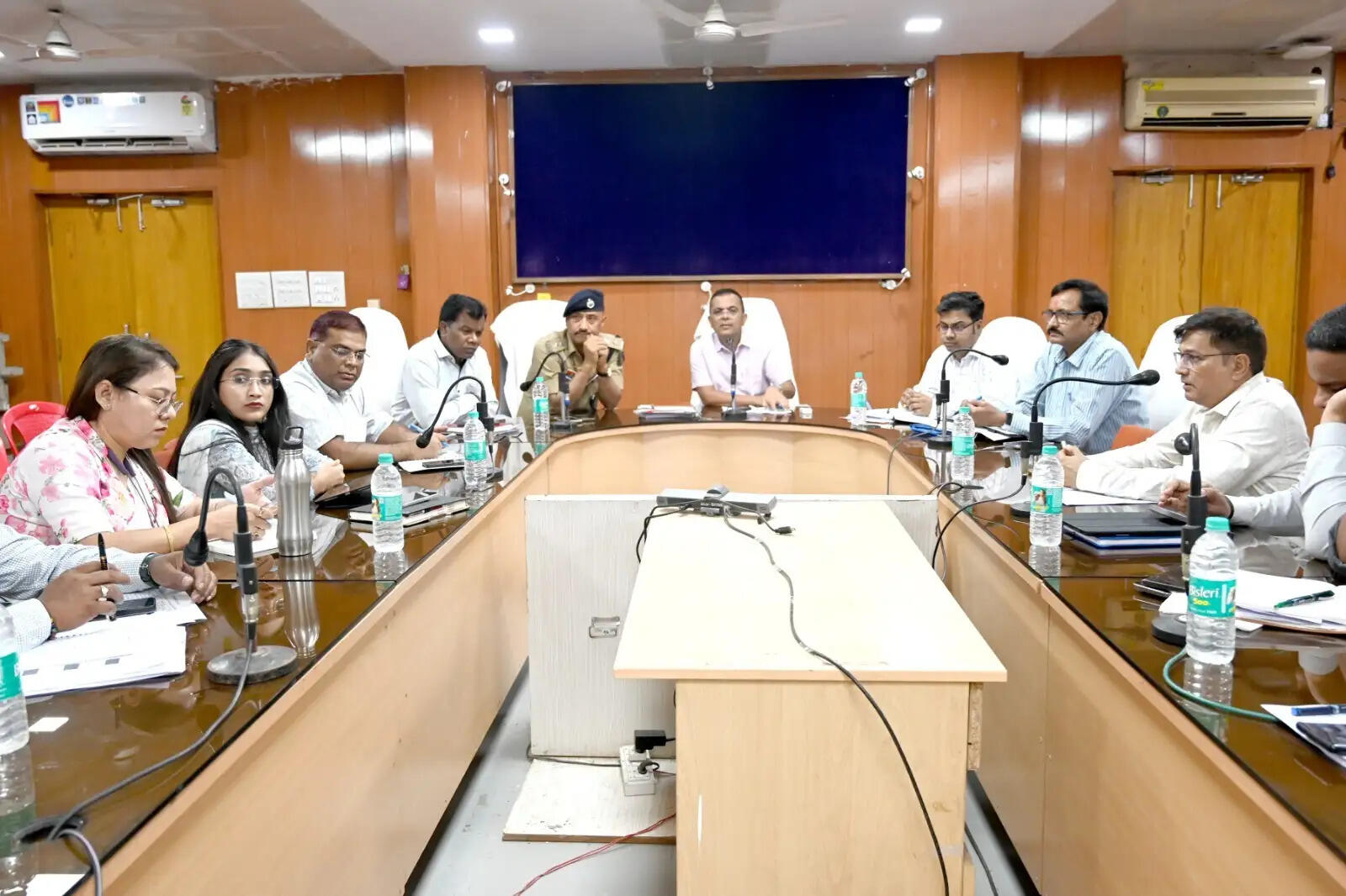 जांजगीर-चांपा में अवैध नशे की खेती पर सख्ती : कलेक्टर-एसपी के निर्देश, गांव-गांव होगा निरीक्षण