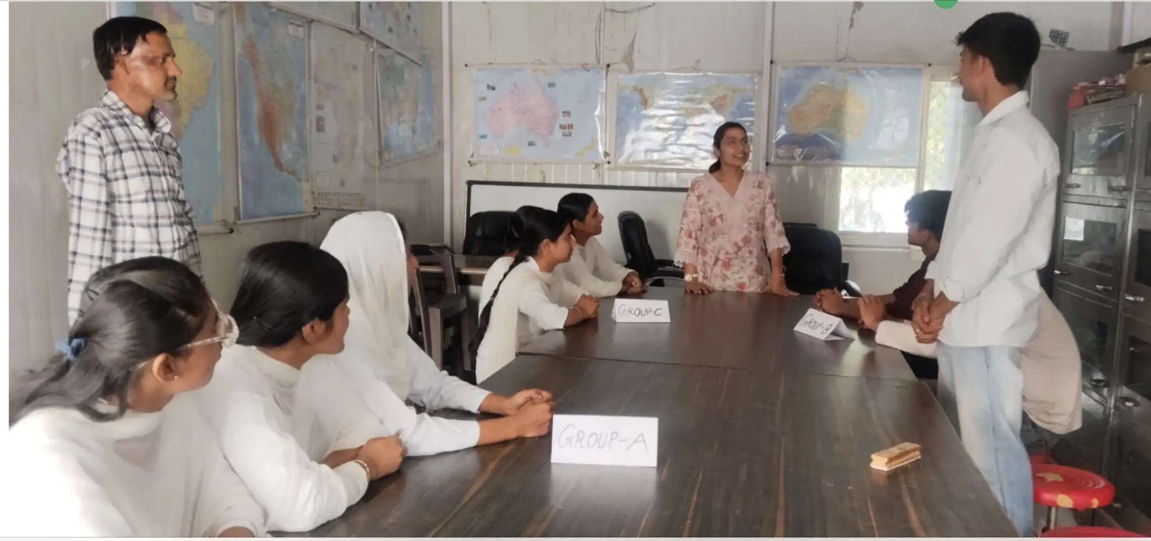 मढ़हीन कॉलेज में ‘वंदे मातरम’ पर क्विज प्रतियोगिता, टीम ए रही प्रथम