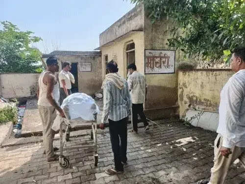 जमीन विवाद में भतीजे ने चाचा को गोली मारी, मौत
