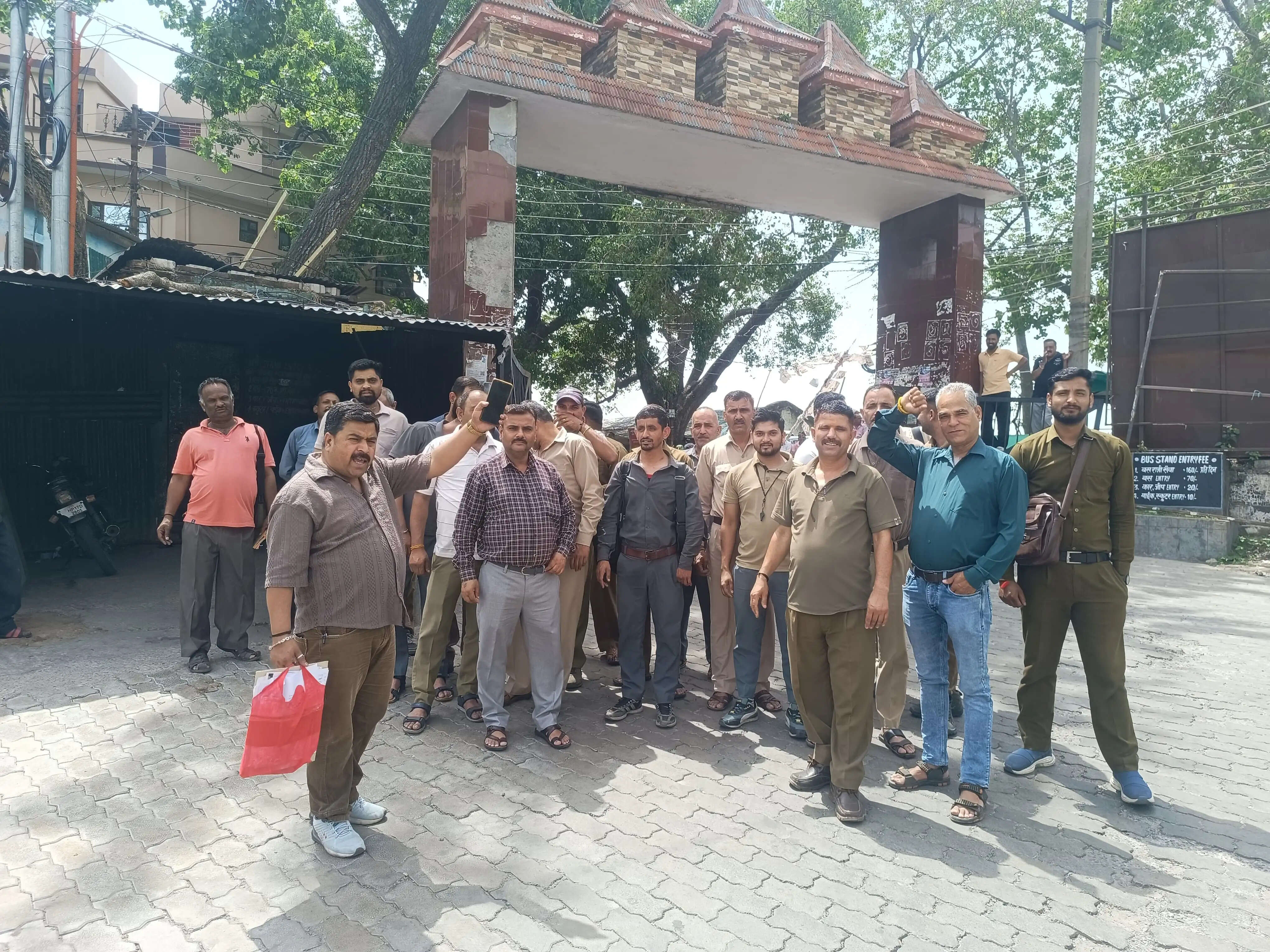 एक जून तक वेतन नही आया तो, हड़ताल पर जाएंगे राज्य परिवहन निगम के सभी कर्मी