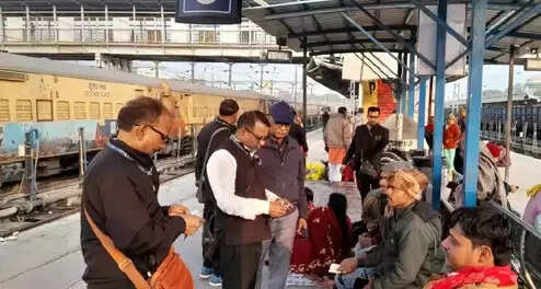 प्रयागराज जंक्शन पर चला सघन टिकट चेकिंग अभियान