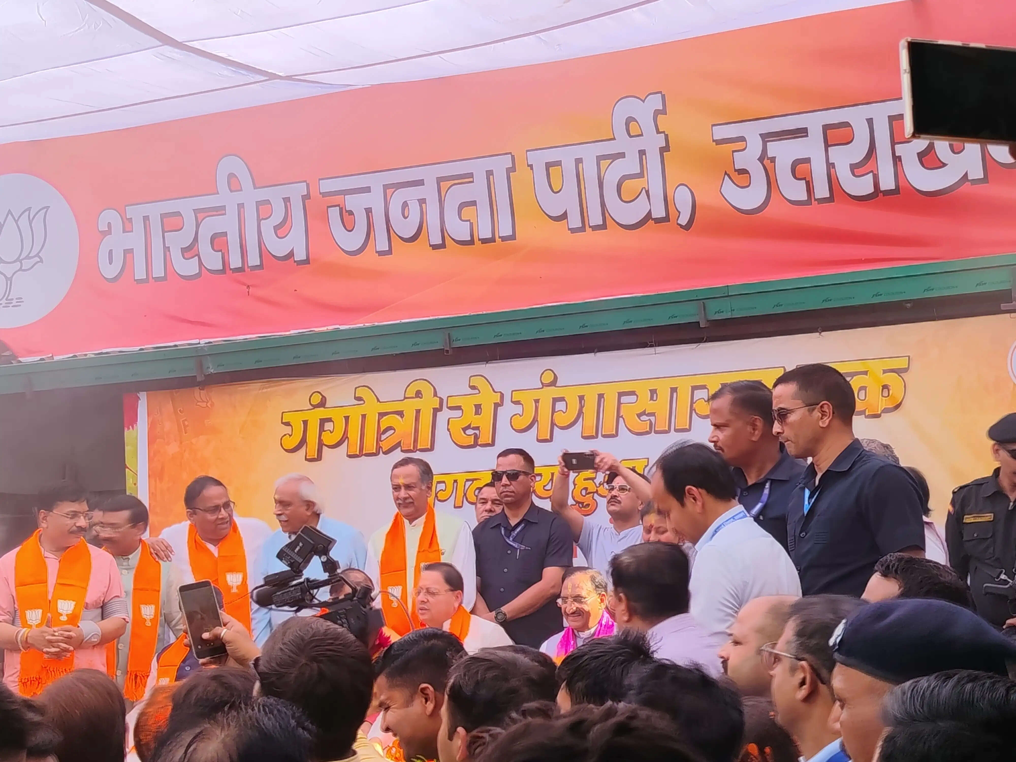उत्तराखंड में पश्चिम बंगाल जीत पर जश्न, धामी बोले-गंगोत्री से गंगासागर तक लहराया भगवा