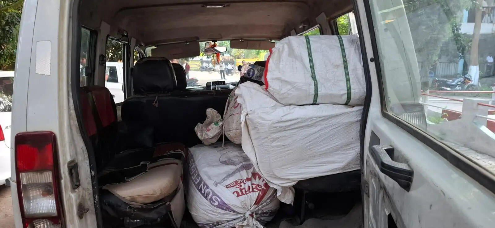 भीमपुर पुलिस ने 65 किलो गांजा किया बरामद, स्कॉर्पियो सहित बाइक जब्त