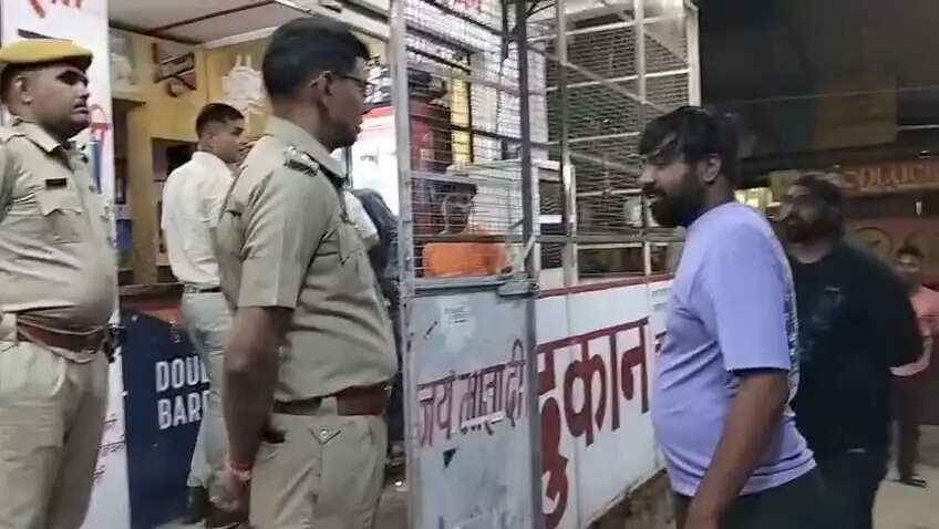 तय समय बाद खुले मिले शराब के ठेके, पुलिस-आबकारी की संयुक्त दबिश