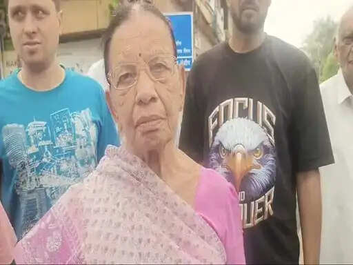 इंदौर में जैन मंदिर जा रही महिला से बाइक सवार बदमाशों ने चेन लूटी, पीछा करने वालों को हथियार दिखाकर भागे बदमाश