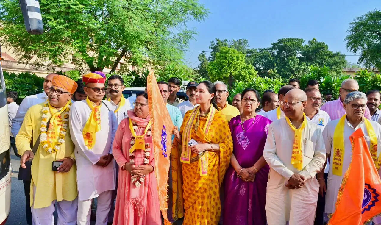 ‘हम भारत के लोग’ के संदेश के साथ जयपुर में निकली लोकमंथन यात्रा