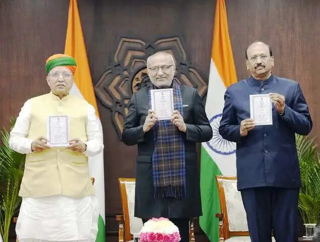 उपराष्ट्रपति ने संविधान के तमिल और गुजराती संस्करण जारी किए, विधिक शब्दावली का 8वां संस्करण भी लोकार्पित