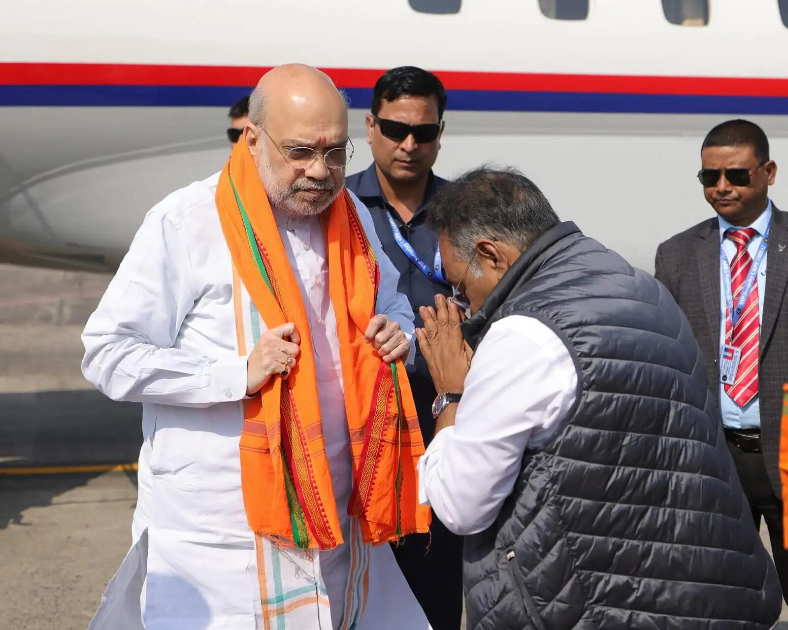 कोलकाता पहुंचे अमित शाह, शुभेंदु अधिकारी के नामांकन में होंगे शामिल