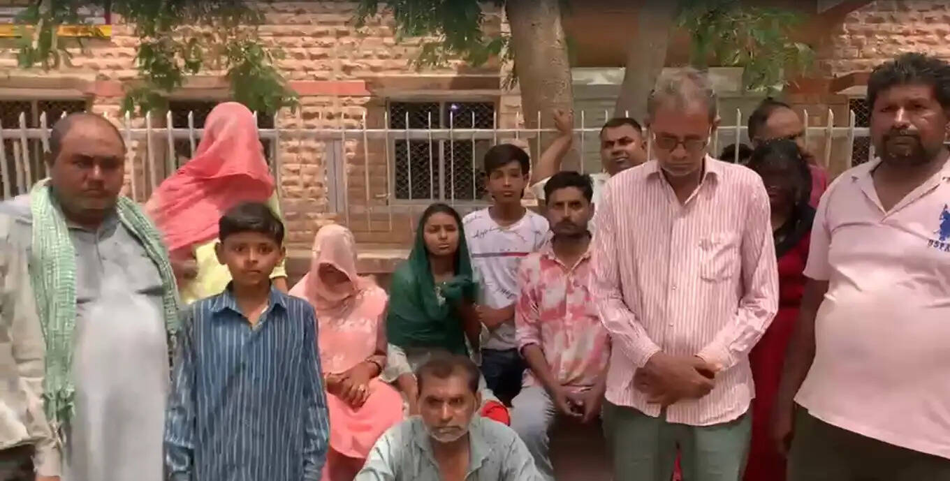 मंडोर उद्यान में टॉय ट्रेन से गिरी की मासूम की मौत, युवती गंभीर घायल