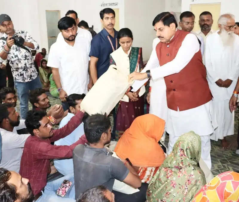 मप्र के मुख्यमंत्री ने चित्रकूट में बाढ़ प्रभावित क्षेत्रों का पैदल भ्रमण कर नुकसान का लिया जायजा