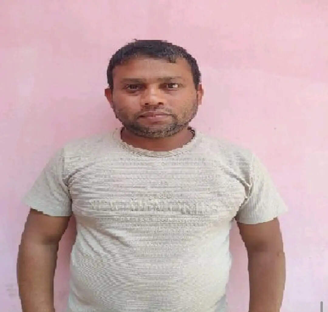 एयरफोर्स स्टेशन पर जासूसी का खुलासा, पाकिस्तान हैंडलर्स को सूचनाएं देने वाला एयरपाेर्ट कर्मी गिरफ्तार