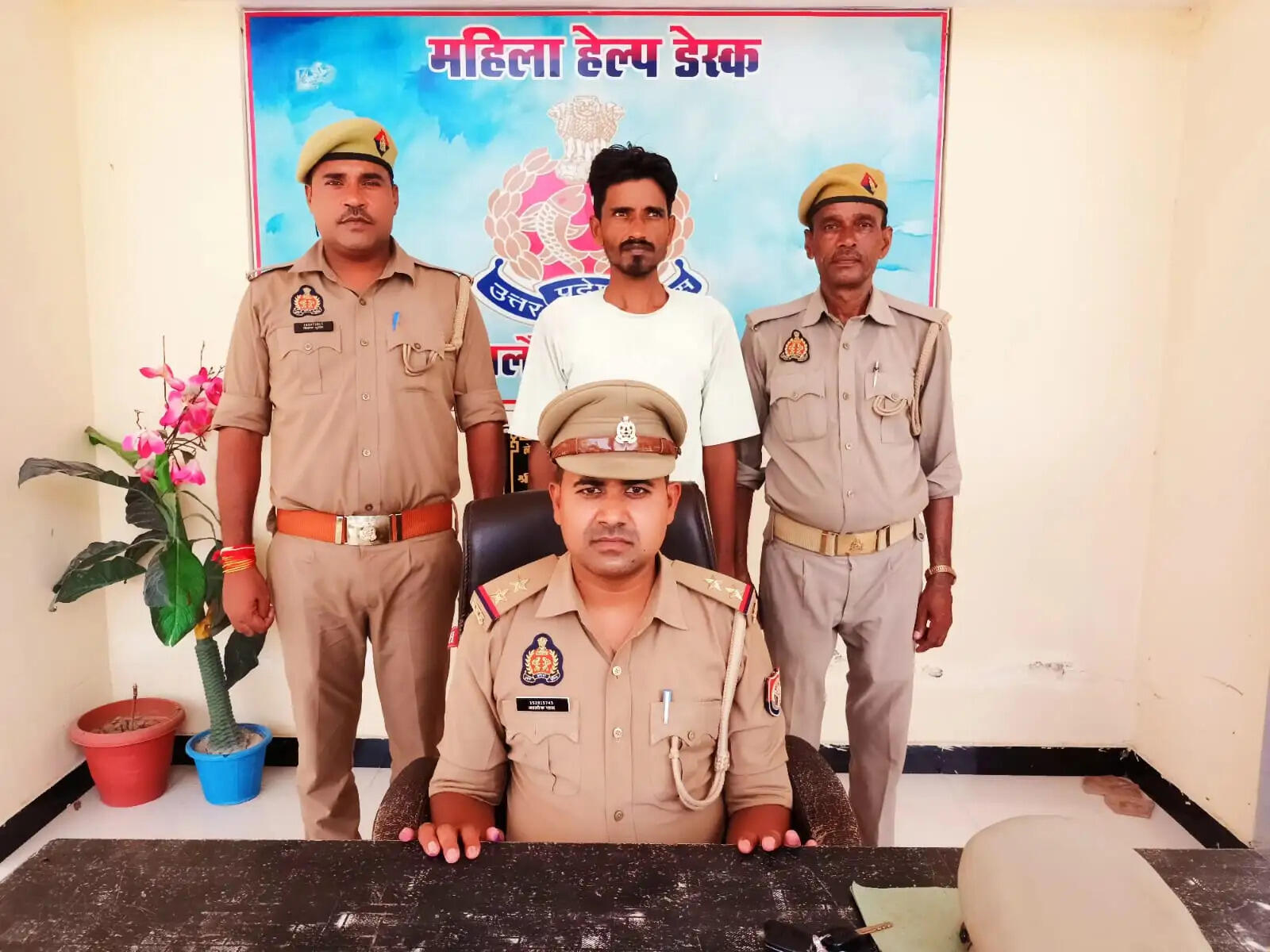 जालौन पुलिस ने 15 हजार के इनामी आरोपित को किया गिरफ्तार, दुष्कर्म और पॉक्सो एक्ट के मामले में था फरार