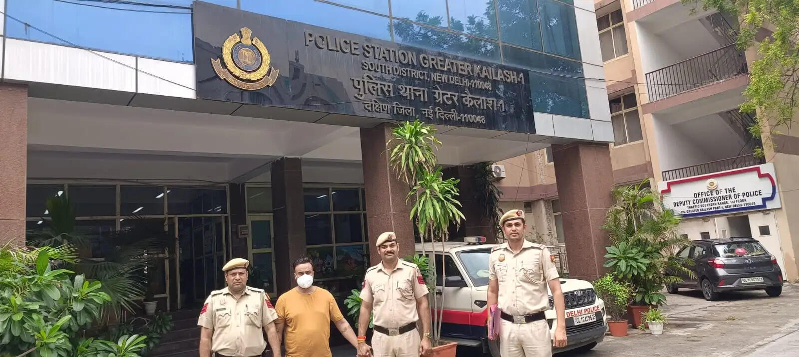 मंदिर से नाग की मूर्ति चोरी, पिघलाकर जूलर को बेच दी, 24 घंटे में दो गिरफ्तार