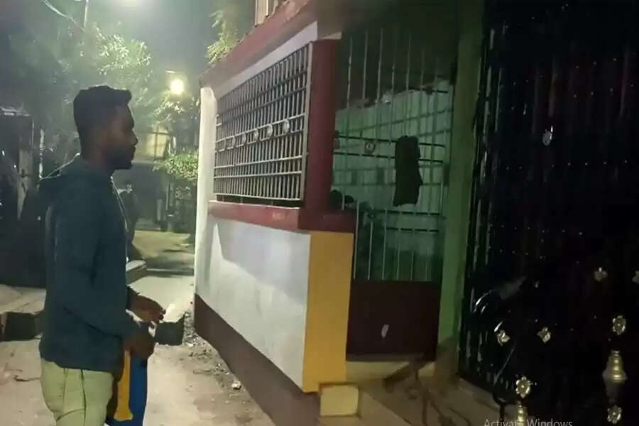 खड़दह में बीएलओ के घर पर हमला