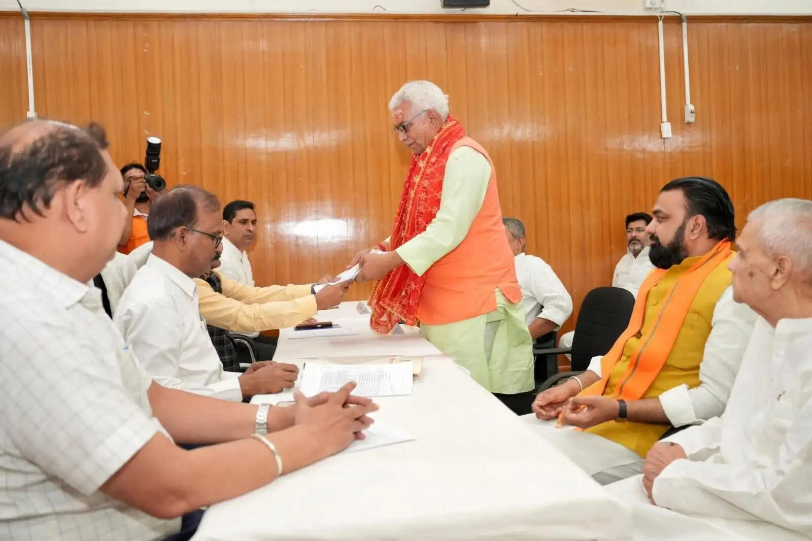 बिहार विधान परिषद उप-चुनाव 2026, एनडीए समर्थित उम्मीदवार सूर्य कुमार शर्मा ने किया नामांकन