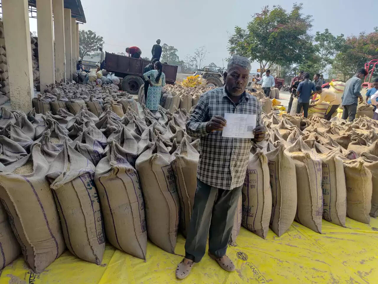 एमसीबी: डिजिटल खरीद व्यवस्था और 3100 रुपए समर्थन मूल्य ने बदली किसान लक्ष्मी प्रसाद की जिंदगी