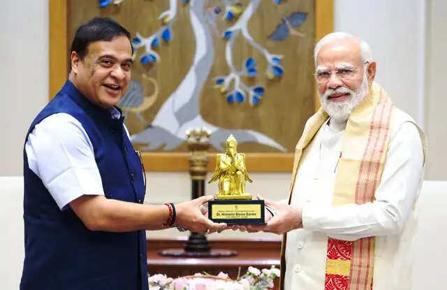 असम के मुख्यमंत्री हिमंत बिस्व सरमा ने प्रधानमंत्री मोदी से की मुलाकात