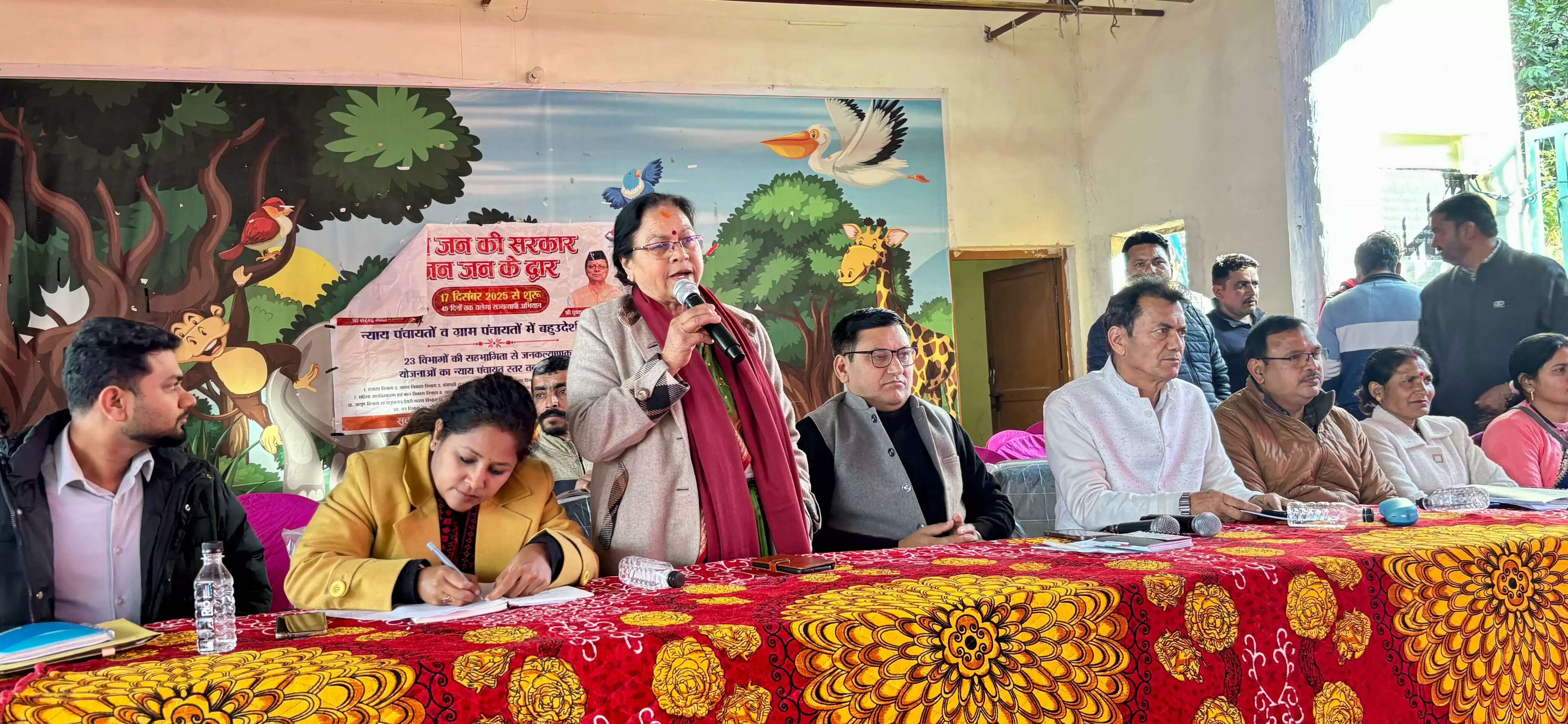 ओखलढुंगा में लगा “जन-जन की सरकार, जन-जन के द्वार” बहुउद्देशीय शिविर