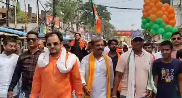 भाजपा उम्मीदवारों ने मेदिनीपुर में दाखिल किए नामांकन पत्र