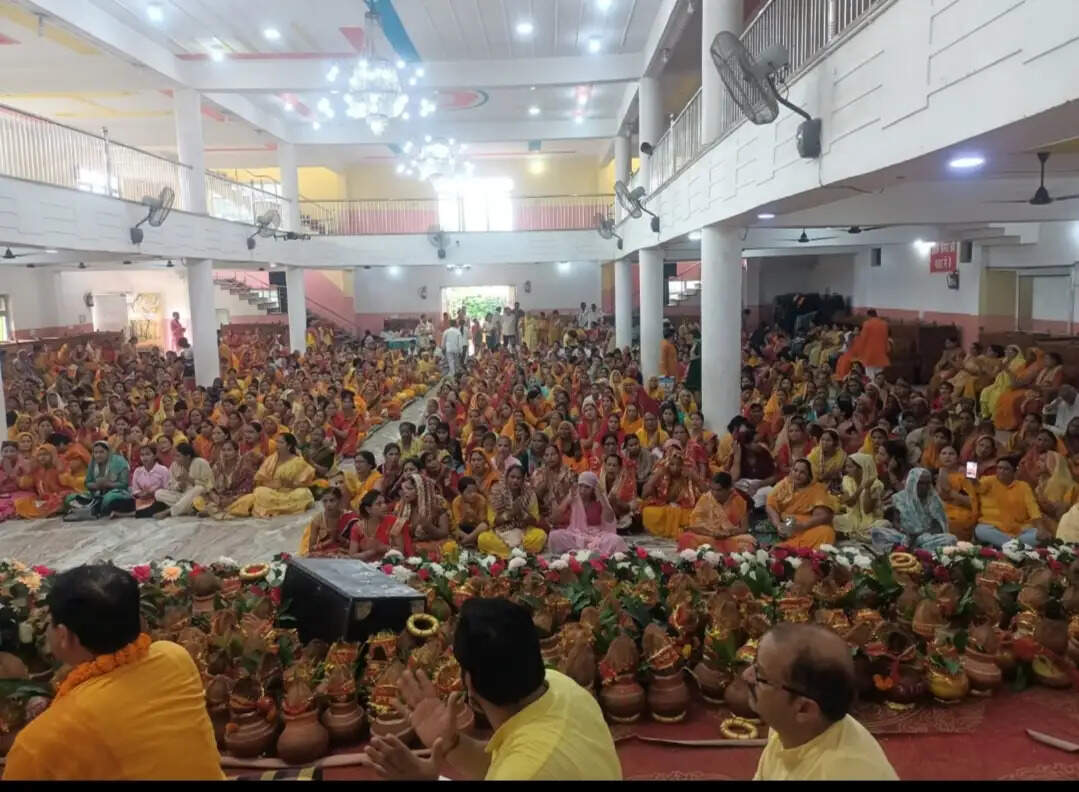 श्री राम कथा के शुभारंभ अवसर पर 5100 कलश के साथ निकली भव्य कलश यात्रा