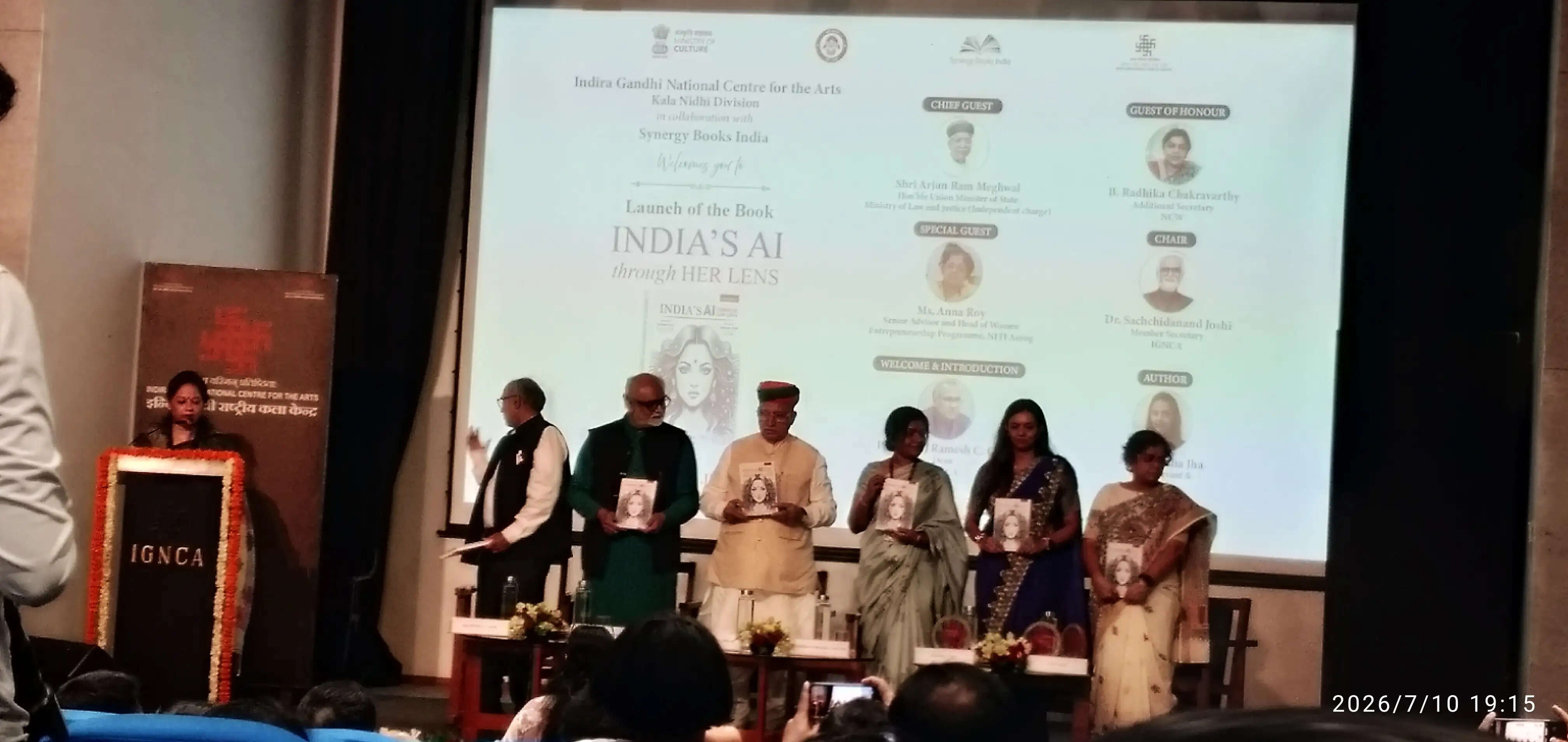 महिलाओं की नज़र से एआई की नई तस्वीर : आईजीएनसीए में 'इंडिया'ज एआई थ्रू हर लेंस' पुस्तक का लोकार्पण