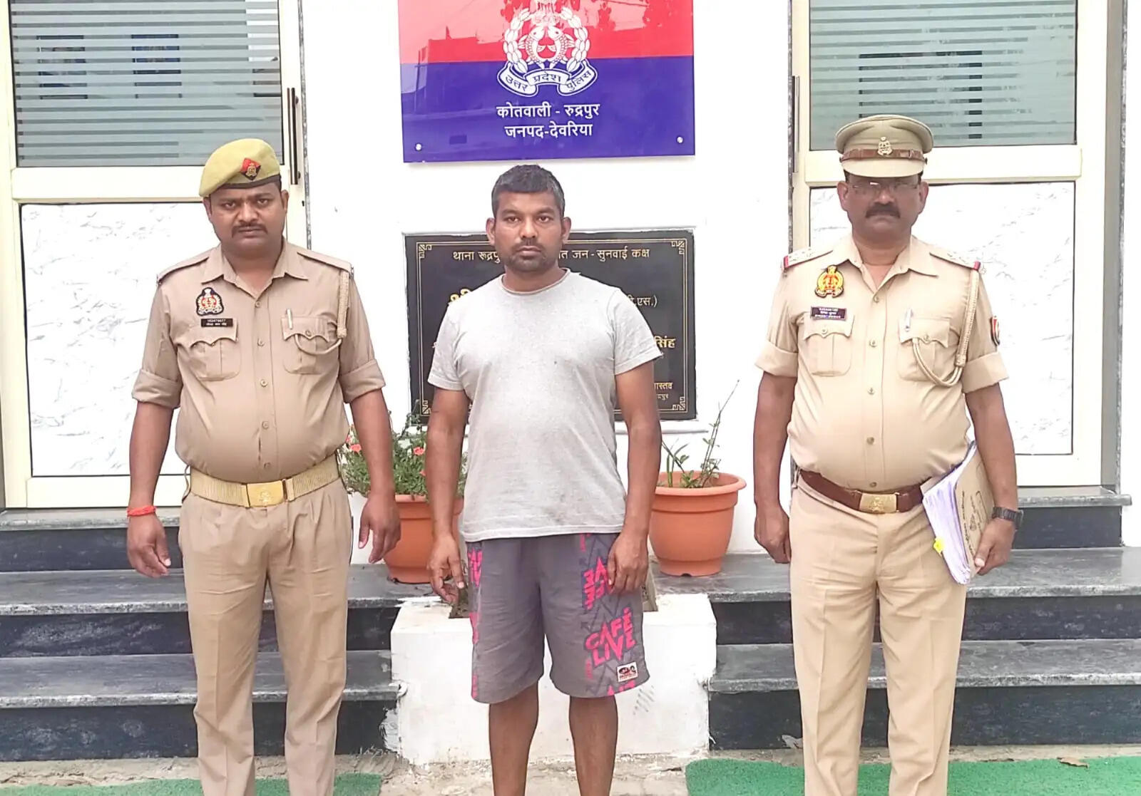 कूटरचित दस्तावेजों से  एक पासपोर्ट बनवाने वाला अभियुक्त गिरफ्तार