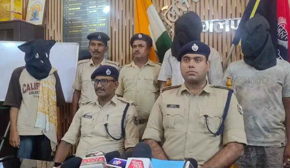 भागलपुर में पुलिस की बड़ी कार्रवाई: 403 ग्राम ब्राउन शुगर के साथ महिला समेत तीन तस्कर गिरफ्तार
