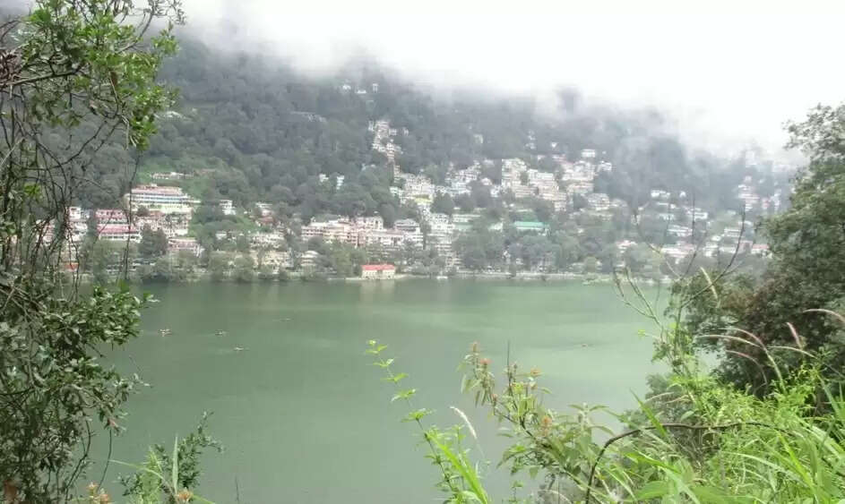 हकीकत में कितनी गहराई है नैनी झील की?