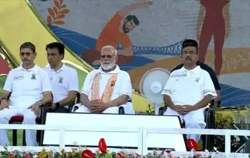 अंतरराष्ट्रीय योग दिवस पर रेड रोड में भव्य आयोजन, पीएम मोदी बोले - योग मानव चेतना से जुड़ने का जरिया