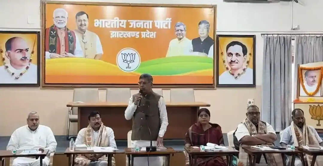 राष्ट्रीय अध्यक्ष नितिन नवीन के दौरे को लेकर झारखंड भाजपा प्रदेश पदाधिकारियों की बैठक