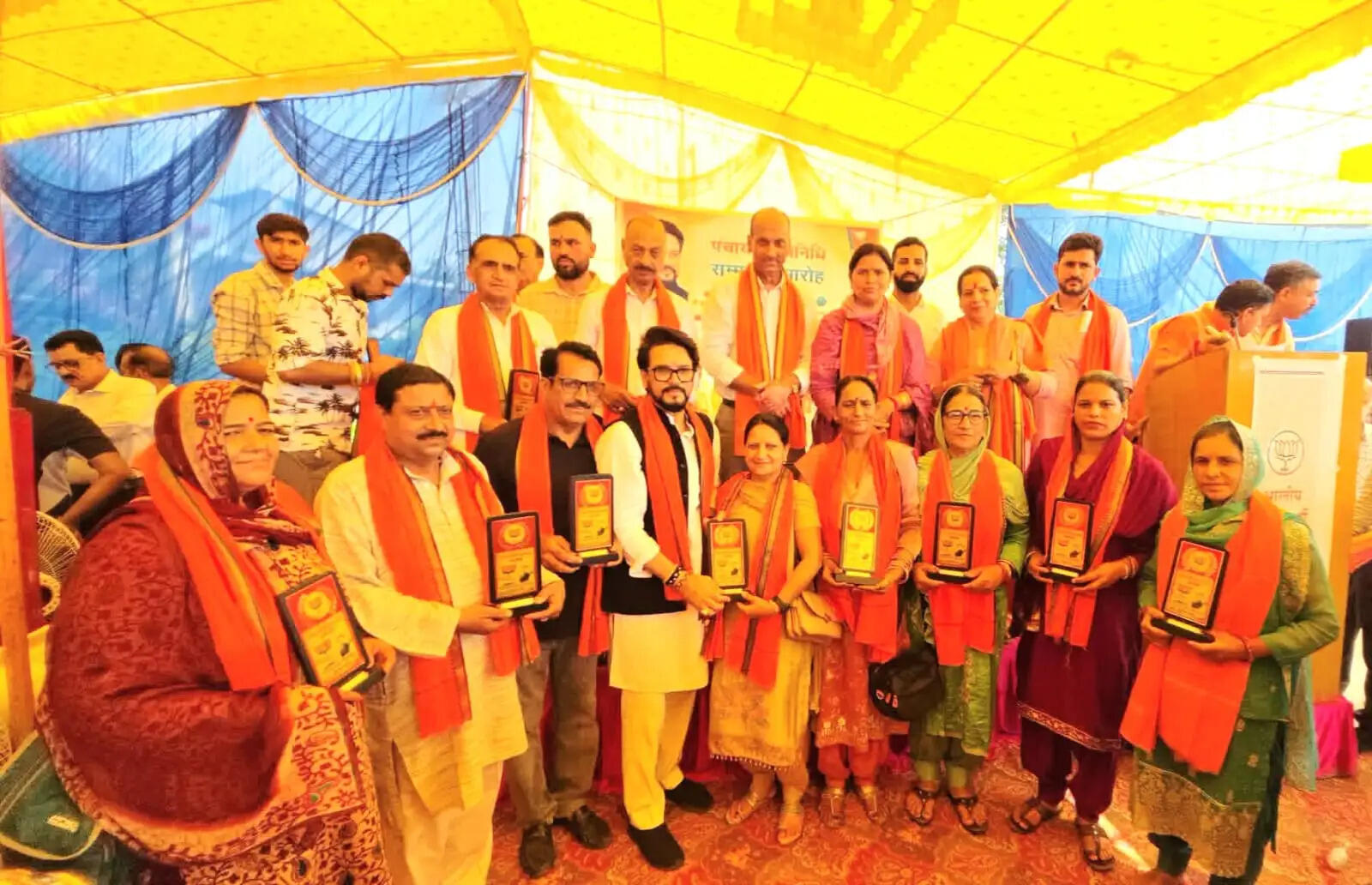 पंचायत प्रतिनिधि लोकतंत्र की सबसे मजबूत कड़ी, गांवों के विकास में निभाएं अग्रणी भूमिका : अनुराग ठाकुर