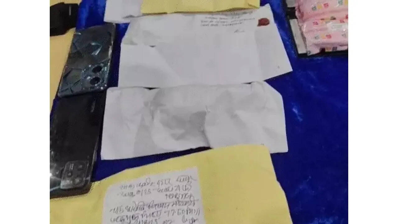 छत्तीसगढ़ :रायपुर में ड्रग्स बेचते 2 तस्करों को पुलिस ने किया गिरफ्तार