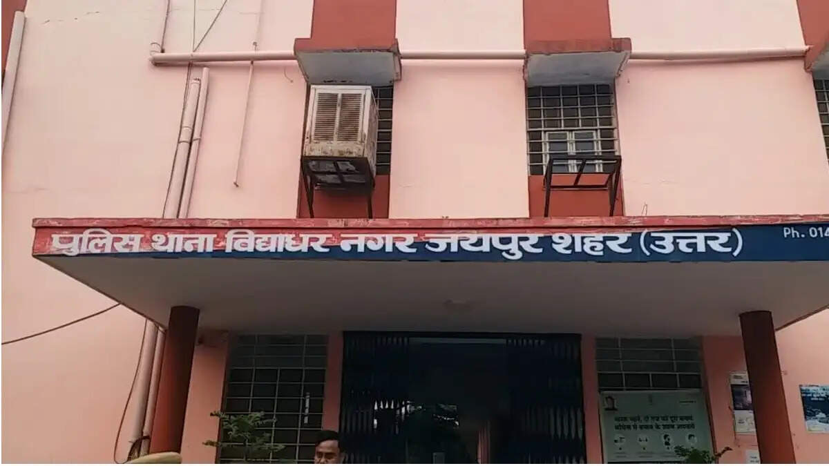 राजीनामे के बहाने बुलाकर दो भाइयों पर चाकू से हमला
