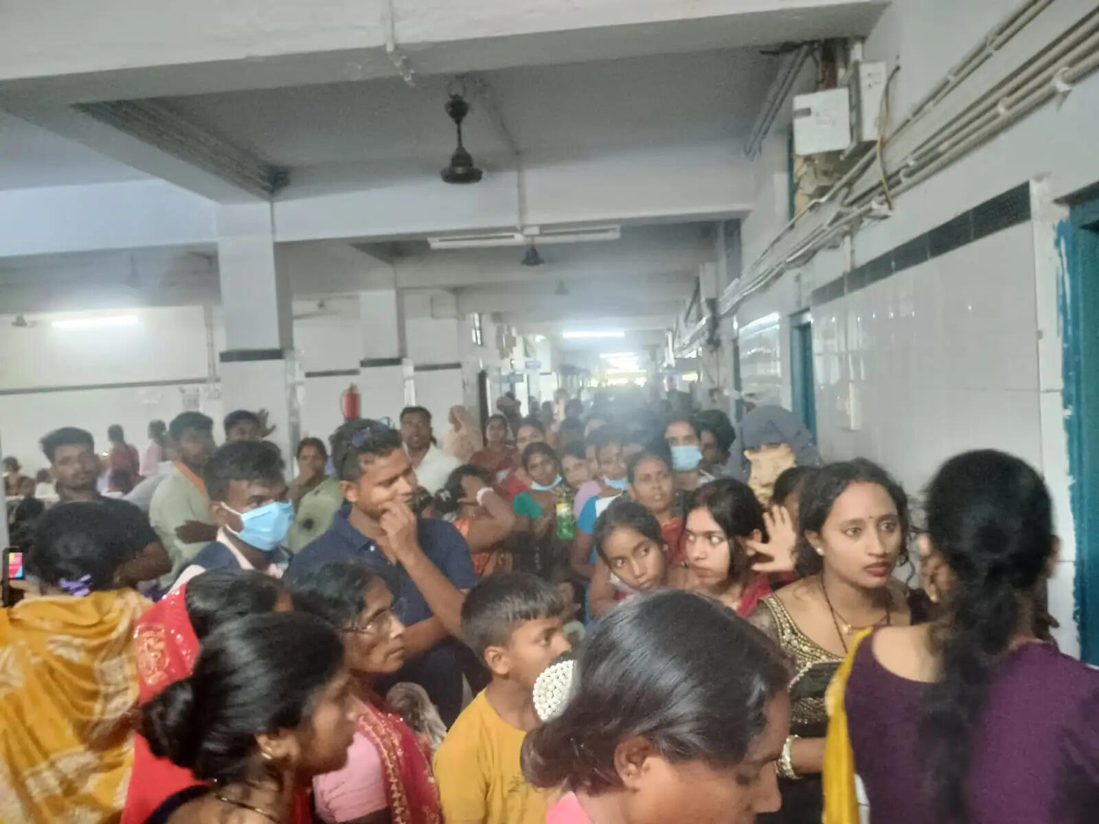 सर्वर डाउन रहने से मायागंज अस्पताल की ओपीडी व्यवस्था चरमराई, डेढ़ घंटे मरीज रहे परेशान