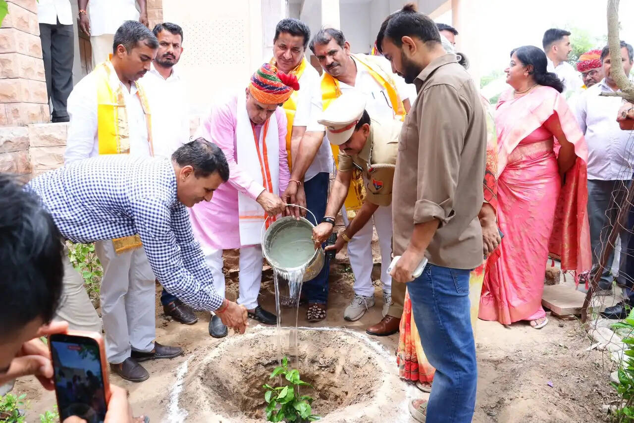 संसदीय कार्य मंत्री ने शिकारपुरा में राजेश्वर भगवान के किए दर्शन
