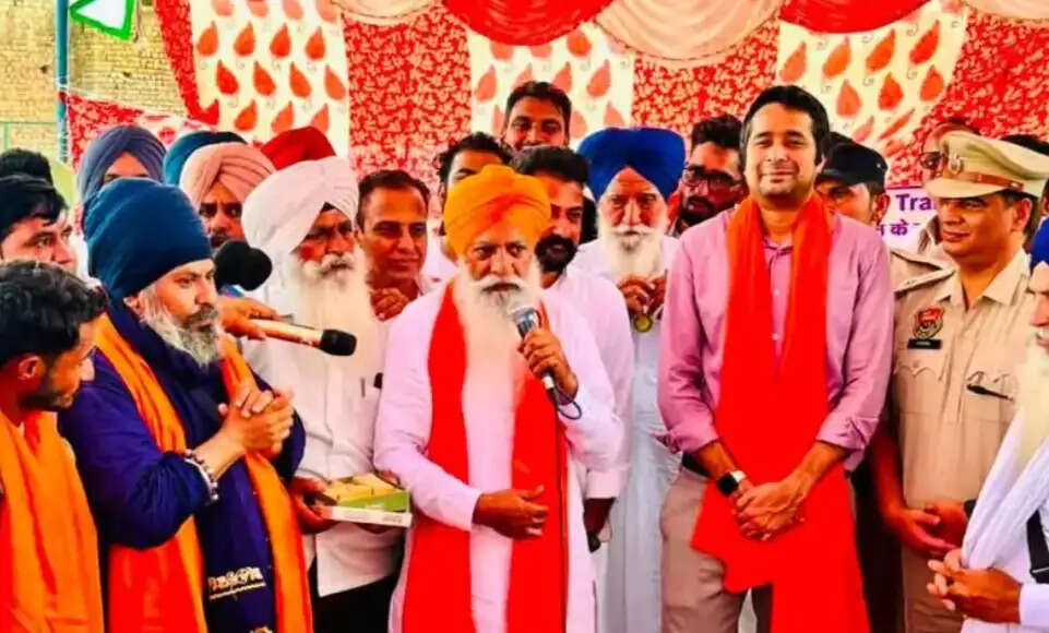 सिरसा में पानी की टंकी पर चढ़े किसान छठे दिन नीचे उतारे