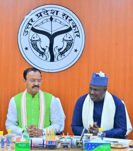 नाइजीरिया के प्रतिनिधिमंडल के साथ केशव प्रसाद मौर्य ने की बैठक,कहा -हर गांव में पक्की सड़क बनाना हमारा लक्ष्य