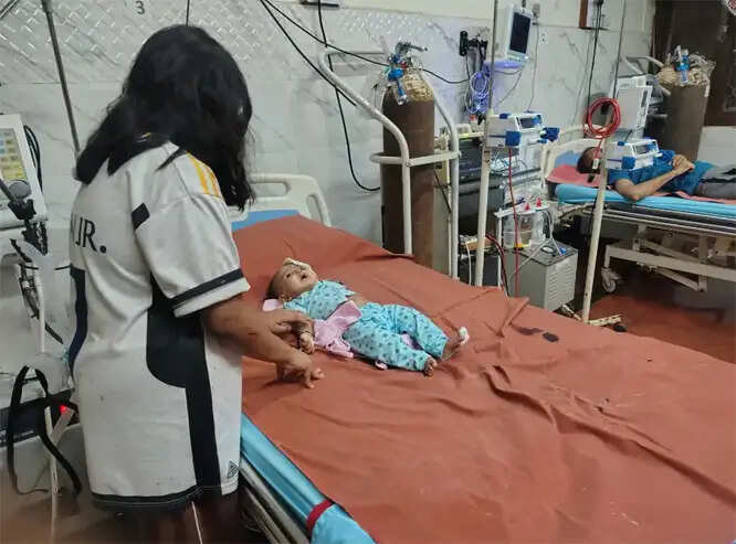 दंतेवाड़ा के बचेली मार्ग पर अनियंत्रित कार पलटी, आठ घायल, एक गंभीर