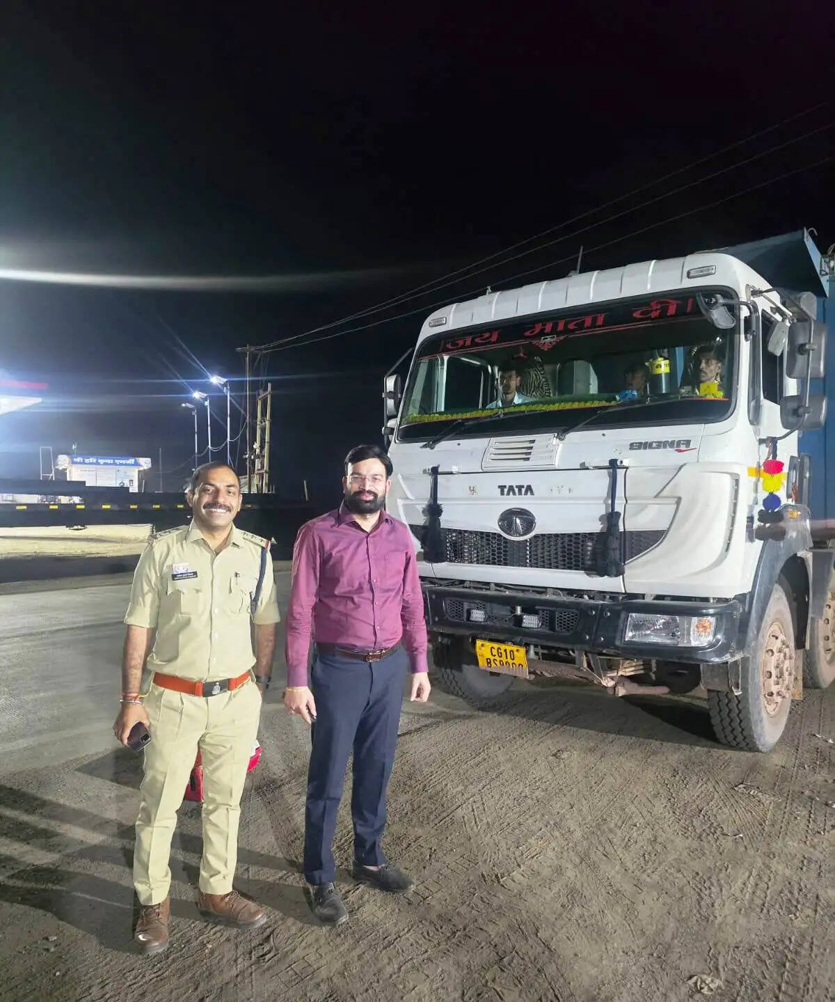 रेत के अवैध परिवहन पर प्रशासन सख्त: 13 हाईवा और 3 ट्रैक्टर जब्त