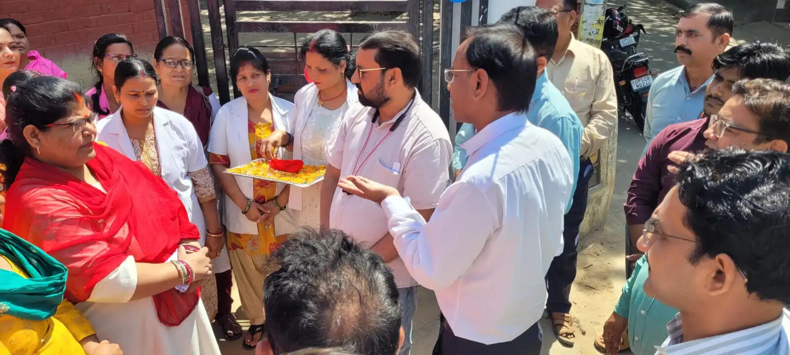 बलिया में सीएमओ ने दस्तक अभियान का किया शुभारम्भ, बुखार के रोगियों की खोज करेंगी आशा