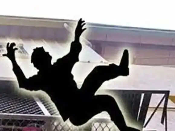 नींद में चारपाई से गिरकर वृद्ध की मौत