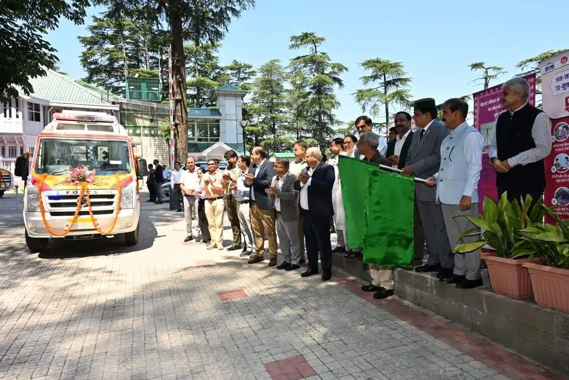 सुजानपुर, भोरंज, नादौन और देहरा को मिली नई एंबुलेंस, मुख्यमंत्री ने दिखाई हरी झंडी