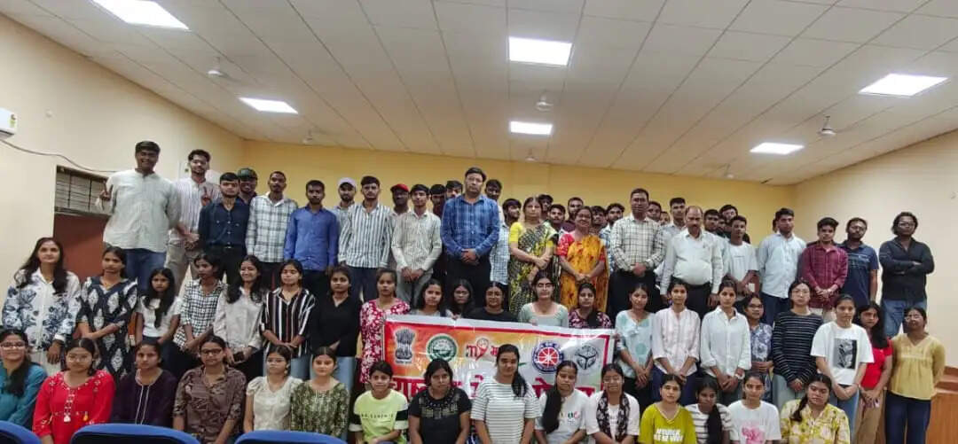 युवाओं में सेवा और सामाजिक जिम्मेदारी की भावना विकसित करता है एनएसएस : डॉ. मुकेश श्रीवास्तव
