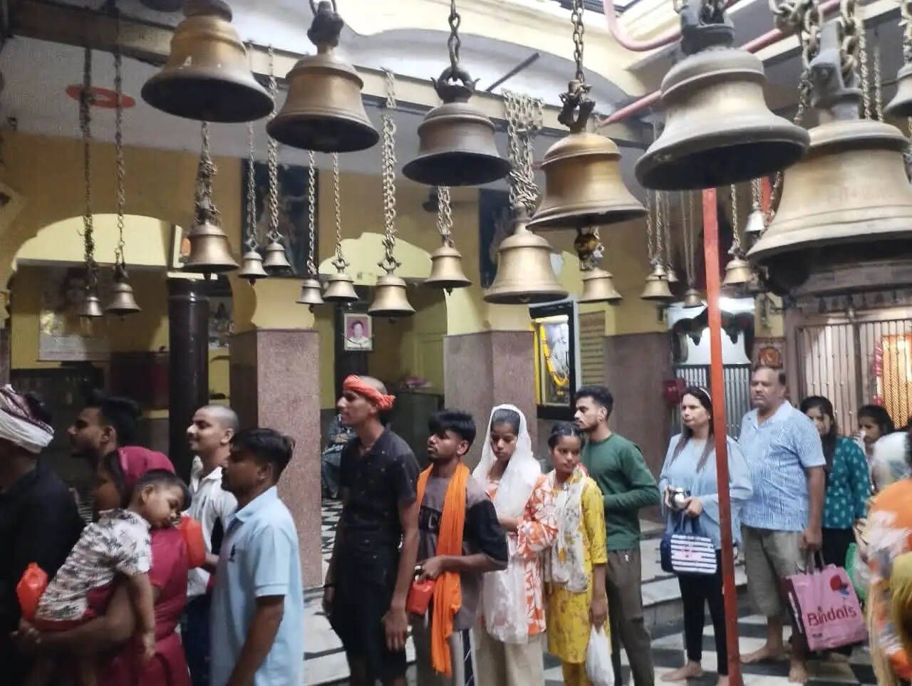 मुरादाबाद : हर-हर महादेव के जयकारों से गूंजे शिवालय, श्रद्धालुओं में दिखा उत्साह