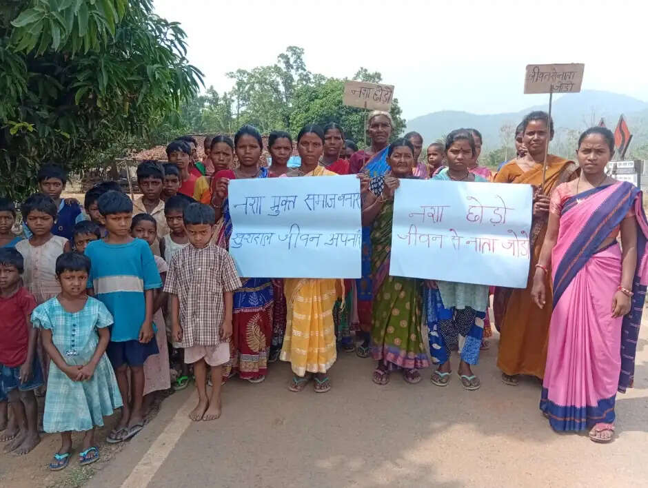 टोन्टो के नक्सल प्रभावित बुन्डु गांव में महिलाओं ने छेड़ी नशा मुक्ति की मुहिम