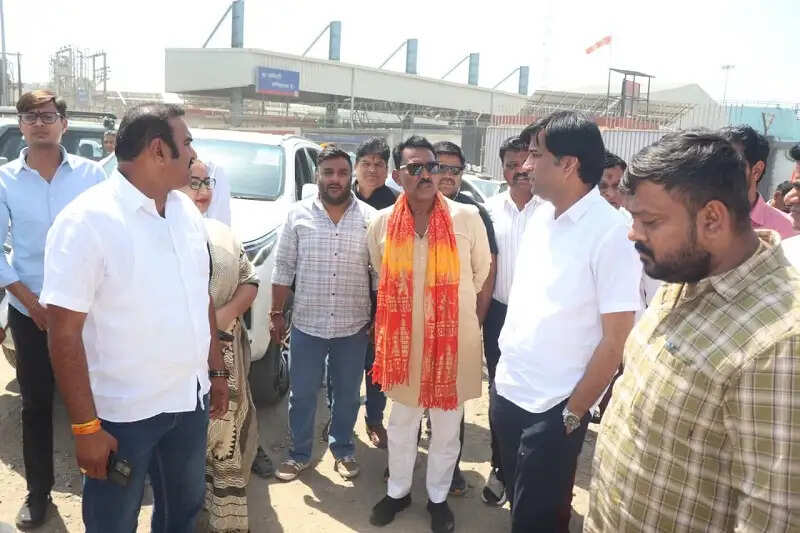 इंदौरः मंत्री सिलावट ने मांगलिया में निर्माणाधीन रेलवे ओव्हरब्रिज का निरीक्षण किया