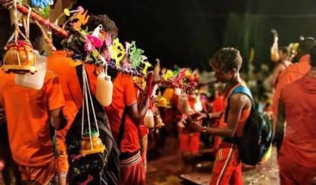 श्रद्धा के सम्मान में योगी सरकार कांवड़ियों पर करेगी हेलीकॉप्टर से पुष्पवर्षा